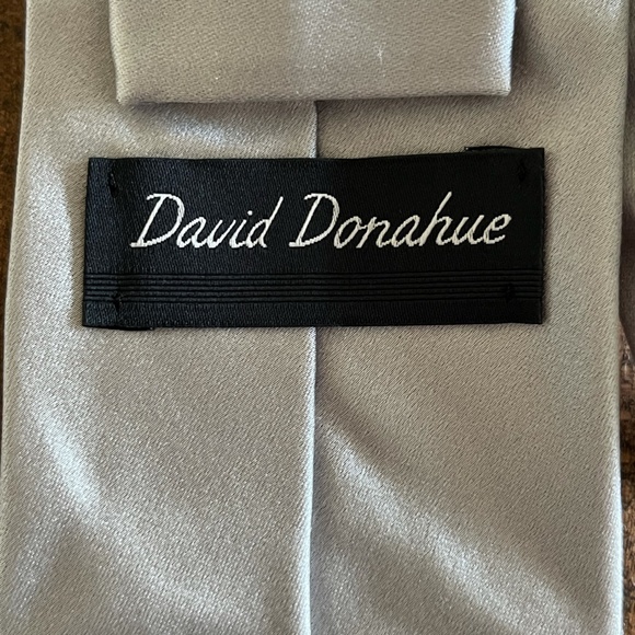 David Donahue Silver Silk Tie--NEW - Picture 2 of 3